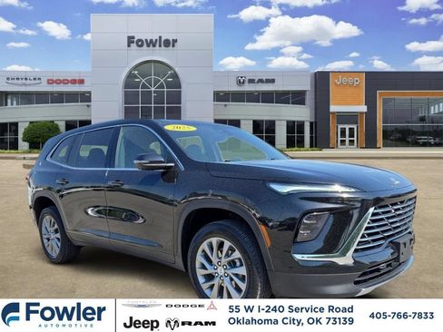 Used 2025 Buick Enclave Preferred FWD image 1