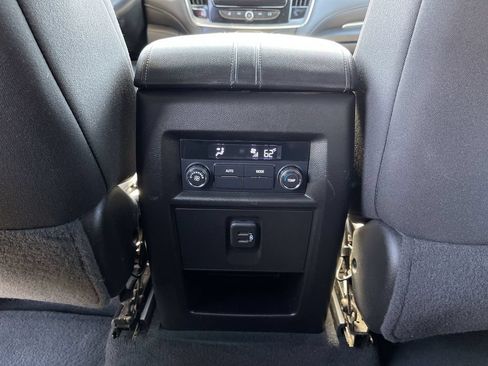 Used 2023 Chevrolet Traverse LT AWD/4WD image 41