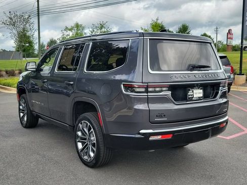 Used 2022 Jeep Grand Wagoneer Series III AWD/4WD image 6