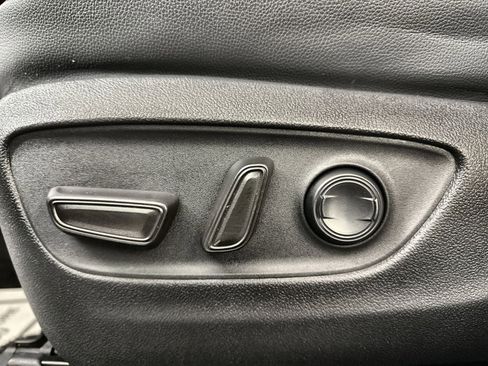 Used 2024 Toyota Highlander LE image 14