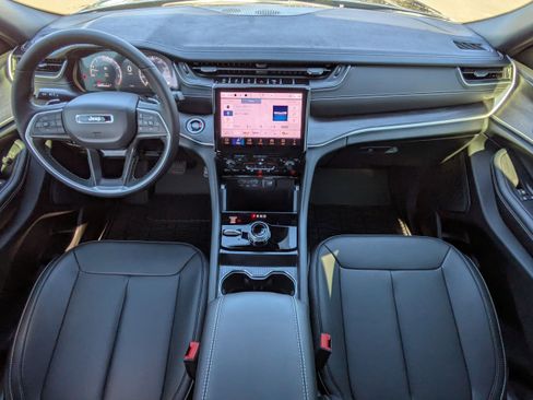 New 2025 Jeep Grand Cherokee L Limited image 17