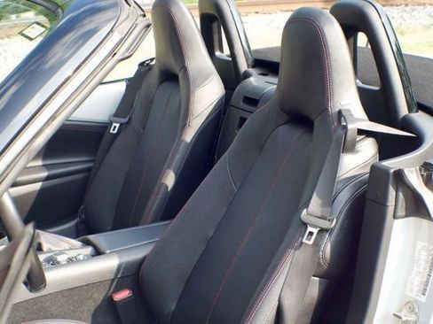 Used 2018 MAZDA MX-5 Miata Grand Touring RWD image 19