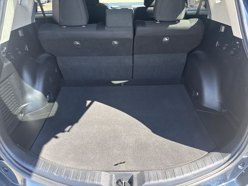 Used 2018 Toyota RAV4 LE FWD image 5