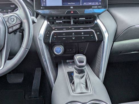 Used 2021 Toyota Venza Limited image 18