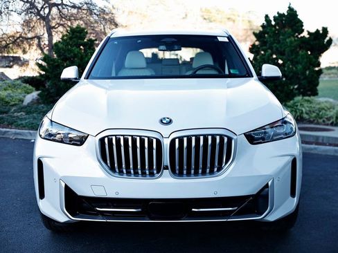 New 2026 BMW X5 xDrive50e w/ Executive Package image 13