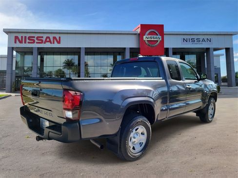 Used 2022 Toyota Tacoma SR image 5