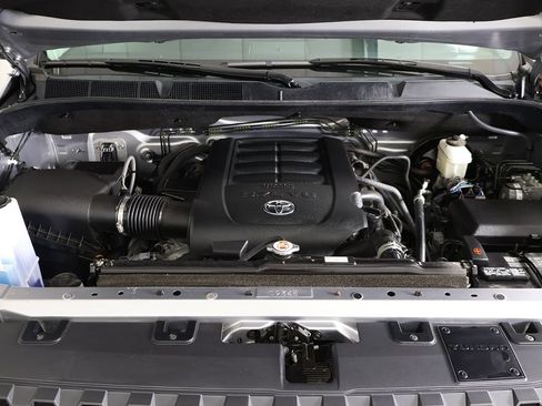 Used 2021 Toyota Tundra SR5 w/ TRD Off-Road Package AWD/4WD image 17