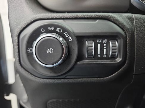 Used 2022 Jeep Wrangler Sport AWD/4WD image 23