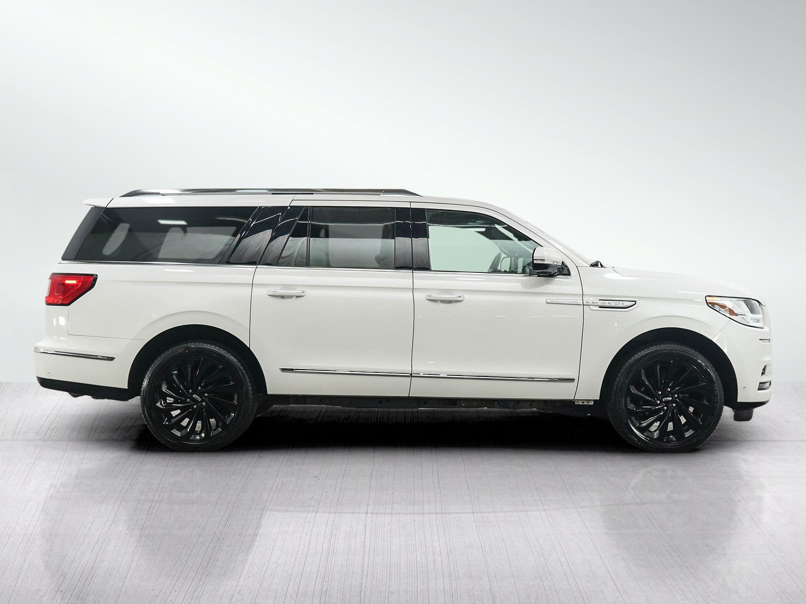 Used 2021 Lincoln Navigator L Reserve AWD/4WD image 6