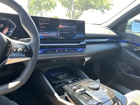 Certified 2024 BMW i5 eDrive40i w/ M Sport Package RWD image 25