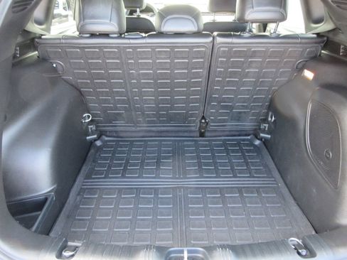 Used 2024 Jeep Compass Latitude w/ Sun and Sound Group AWD/4WD image 12