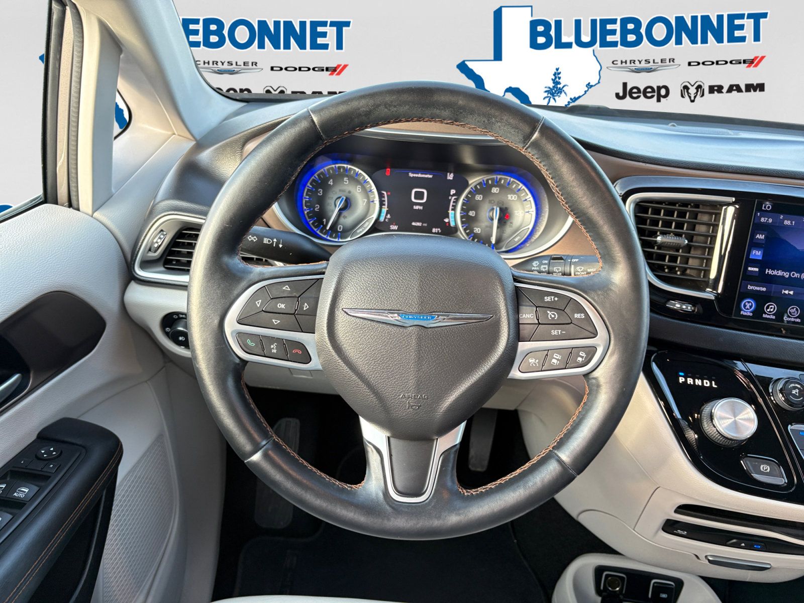 Used 2017 Chrysler Pacifica Touring-L Plus w/ Advanced Safetytec Group FWD image 13