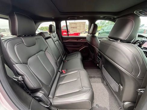 New 2026 Jeep Grand Cherokee Limited AWD/4WD image 9