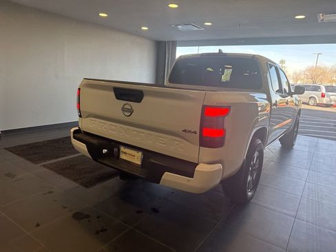 Used 2025 Nissan Frontier SV w/ SV Convenience Package image 8