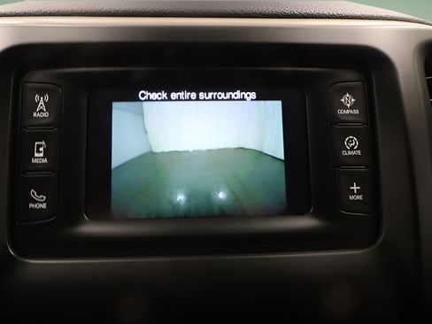 Used 2018 Jeep Cherokee Latitude w/ Safety Group AWD/4WD image 19