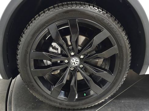 Used 2021 Volkswagen Tiguan SE R-Line FWD image 11