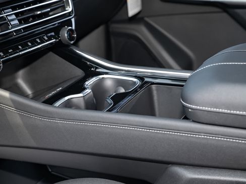 New 2026 Chevrolet Traverse LT w/ Driver Confidence Package image 30