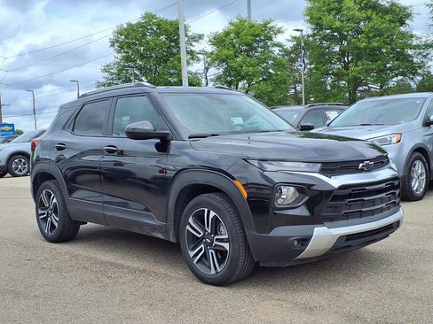 Used 2023 Chevrolet TrailBlazer LT w/ Convenience Package AWD/4WD image 3