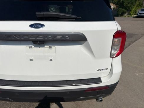 Used 2021 Ford Explorer XLT w/ Equipment Group 202A AWD/4WD image 13