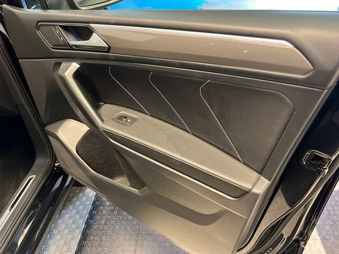Certified 2022 Volkswagen Tiguan SE R-Line FWD image 12