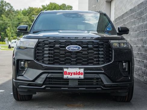 Used 2025 Ford Explorer ST-Line w/ ST-Line Street Pack AWD/4WD image 3