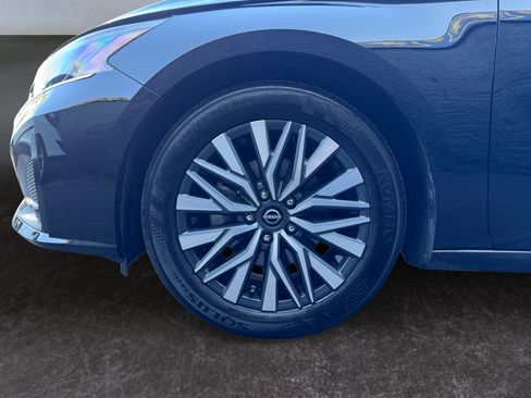Used 2025 Nissan Altima 2.5 SV FWD image 14