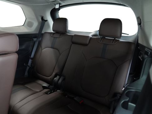 Used 2025 Honda Pilot Elite image 7