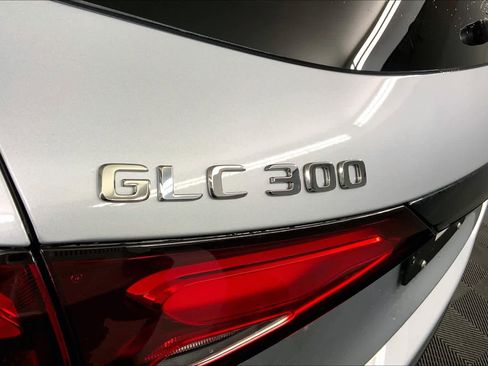 Used 2025 Mercedes-Benz GLC 300 4MATIC image 7