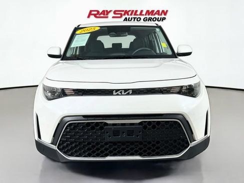 Used 2025 Kia Soul LX FWD image 2