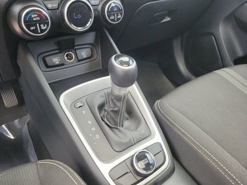 Certified 2023 Hyundai Venue SEL FWD image 27
