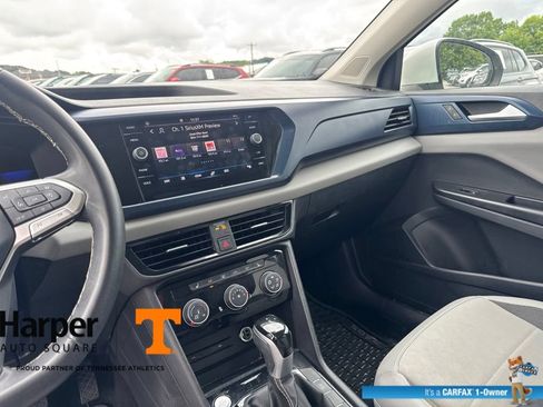 Used 2023 Volkswagen Taos SE w/ Panoramic Sunroof Package FWD image 16