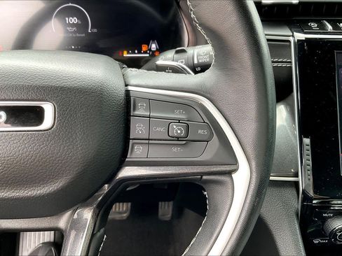 Used 2022 Jeep Grand Cherokee Altitude AWD/4WD image 21