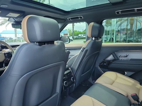Used 2024 Land Rover Range Rover Sport Dynamic SE AWD/4WD image 17