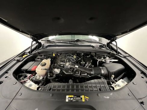 Used 2023 Jeep Grand Cherokee Laredo image 28