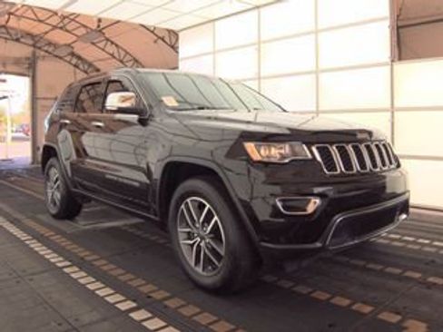 Used 2020 Jeep Grand Cherokee Limited AWD/4WD image 3