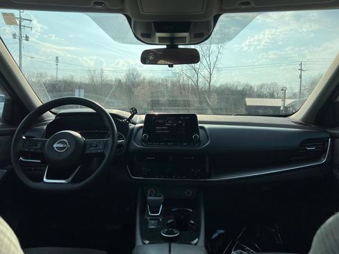 Used 2022 Nissan Rogue SV image 32