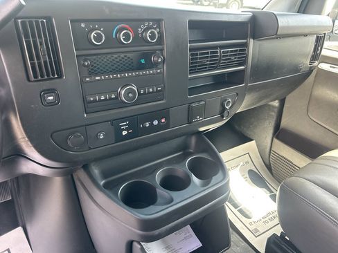 Used 2017 Chevrolet Express 2500 RWD image 12
