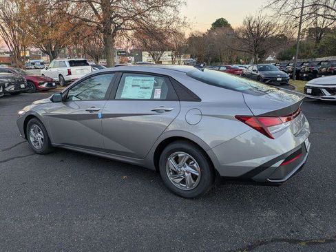 New 2026 Hyundai Elantra SE image 6