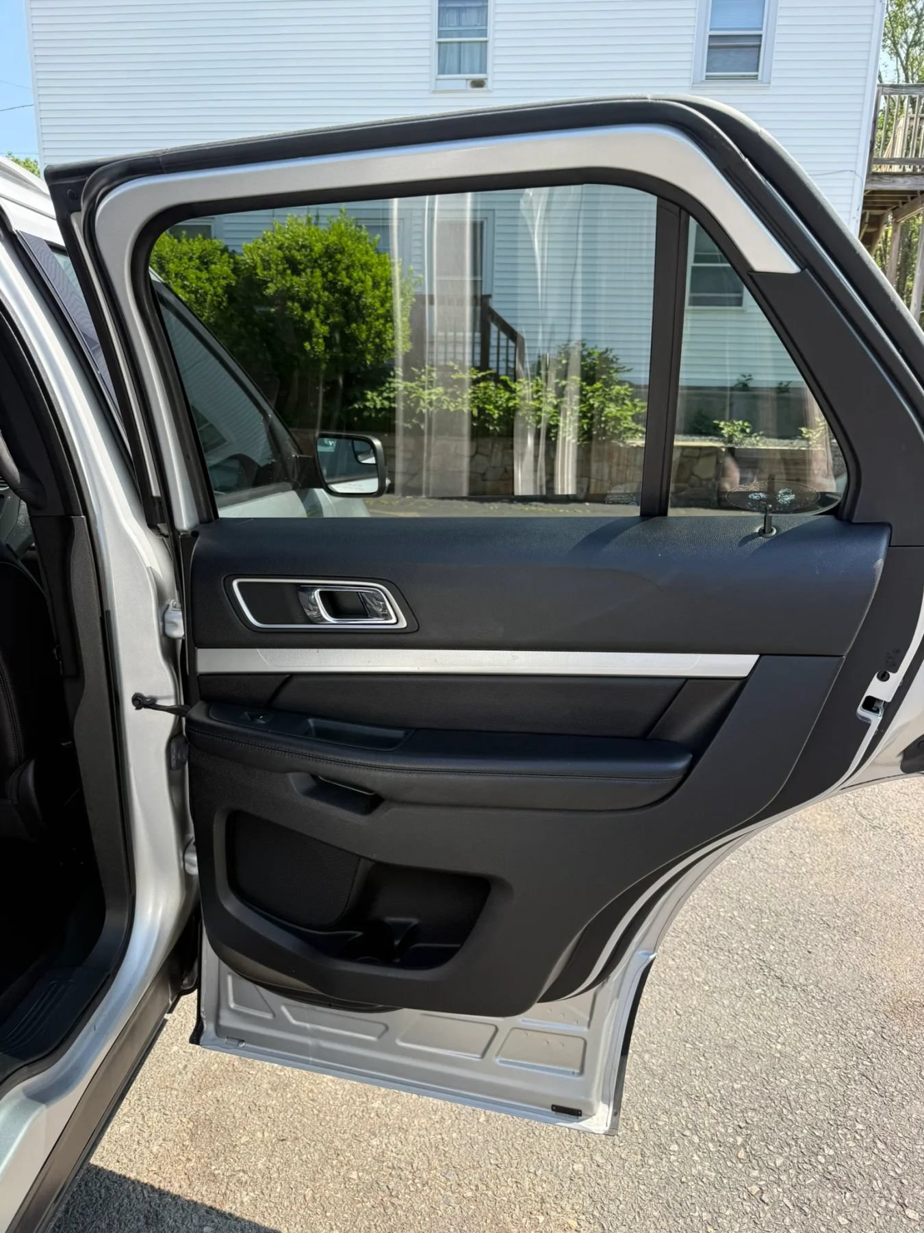 Used 2016 Ford Explorer XLT w/ Equipment Group 202A AWD/4WD image 18