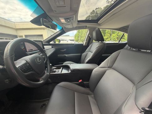 Used 2024 Lexus ES 350 w/ Premium Package FWD image 2