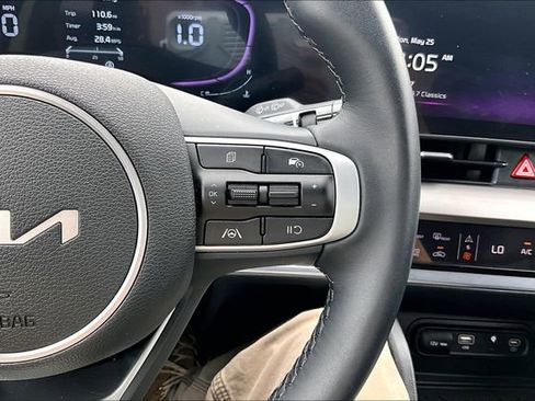 Used 2025 Kia Sportage EX w/ Premium Package FWD image 11