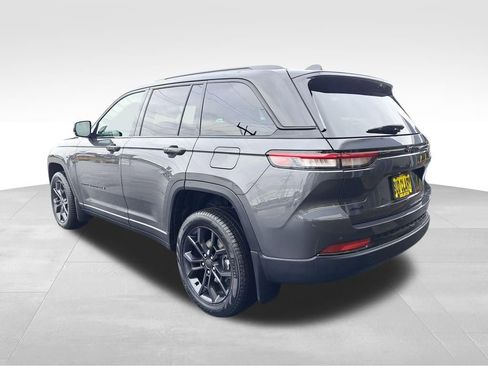 New 2025 Jeep Grand Cherokee Limited w/ MOPAR Finishing Package AWD/4WD image 3