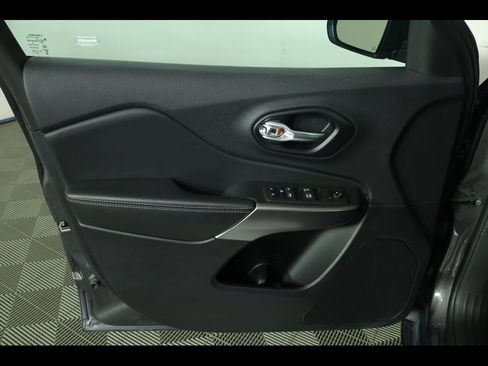 Used 2022 Jeep Cherokee Latitude Lux image 18