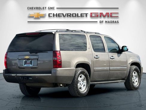 Used 2013 Chevrolet Suburban LTZ image 3