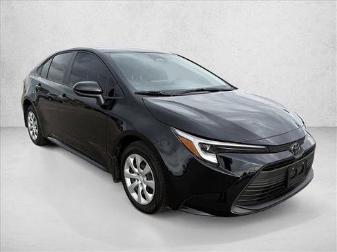 Used 2026 Toyota Corolla LE FWD image 3