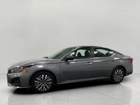 Used 2025 Nissan Altima 2.5 SV FWD image 7