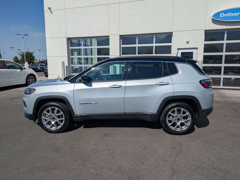 Used 2025 Jeep Compass Limited AWD/4WD image 10