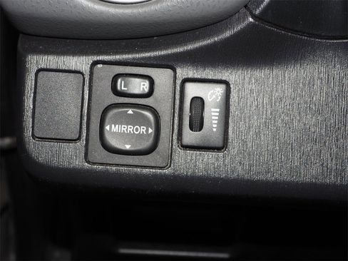 Used 2012 Toyota Yaris SE image 20