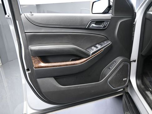 Used 2020 Chevrolet Suburban LT image 18