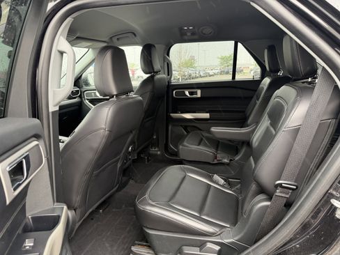 Used 2021 Ford Explorer XLT w/ Equipment Group 202A AWD/4WD image 8
